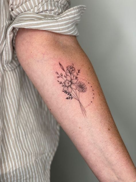 Fine Line Bee And Flower Tattoo, Flower Bouquet Tattoo Inner Arm, Floral Tattoo Design Minimalist, Daffodil And Aster Tattoo, Dainty Floral Forearm Tattoo Women, Tato Mom, Forearm Tattoo Women Flowers, Fine Line Wildflower Tattoo, Floral Forearm Tattoo Women