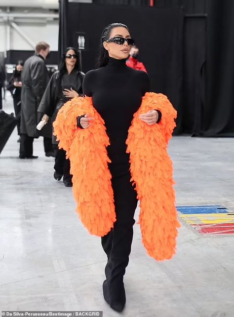 Balenciaga Show, Gossip Girl Style, Balenciaga Fashion Show, Orange Shawl, Caution Tape, Kim Kardashian Outfits, Autumn Winter 2022, Balenciaga Fashion, Kardashian Outfit