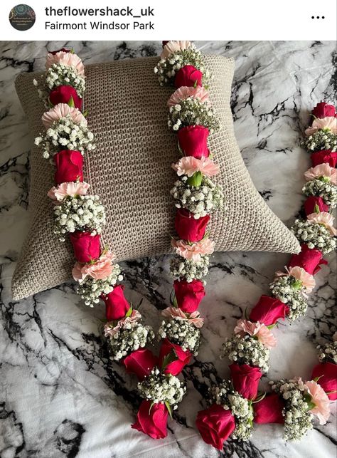 Wedding Garlands Indian, Wedding Mala Rose, Groom Mala, Varmala Designs, Rose Garland Wedding, Wedding Mala, Diwali Home Decor, Home Decor Diwali, Flower Garland Diy