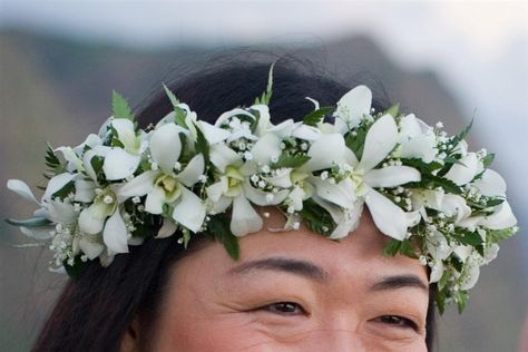 white orchid haku lei Bride Haku Lei, Head Leis Floral Crowns, Haku Head Lei, White Haku Lei, Lei Po'o Flower Crowns, White Hawaiian Dress, Yarn Lei, Hawaiian Flower Crown, Wedding Lei