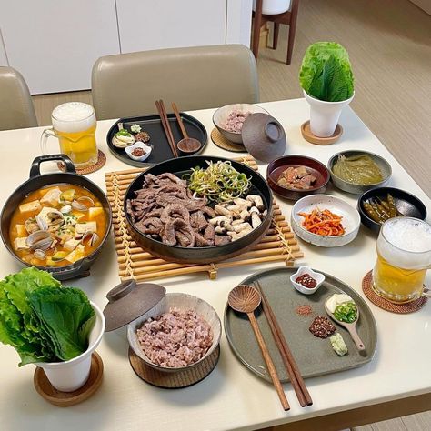 Korean Dinner Table Aesthetic, Korean Dinner Table, Dinner Table Aesthetic, Korean Dinner, Table Aesthetic, I Want Food, Food Table, Dinner Dishes, Food Obsession