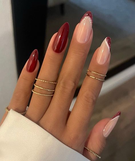 Looking for New Years nails inspo? We gottya covered! Here are 25 holiday nails ideas to help you close 2023 in a big way! Featuring the best winter nails, star nails, glitter nails, minimalist nails and all the other latest nail trends guaranteed to leave a lasting impression Red With Sparkle Nails, Brown And Glitter Nails, Light Red Nails, Red Nails With Glitter, Red Nail Ideas, Red And White Nails, Red Christmas Nails, French Tip Nail Designs, Bride Outfits