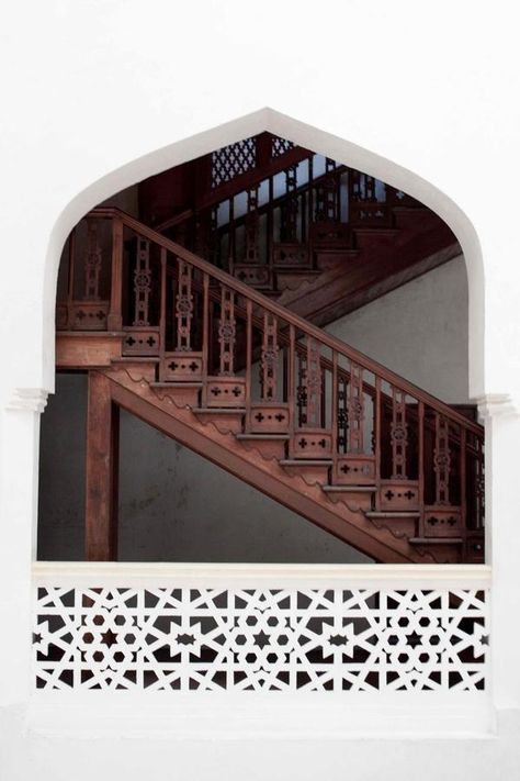 Arabian / Arabic Staircase Design Marocain, Stone Town, Stair Case, Stairway To Heaven, Moroccan Design, Traditional Architecture, Islamic Architecture, Art And Architecture, Architecture Details