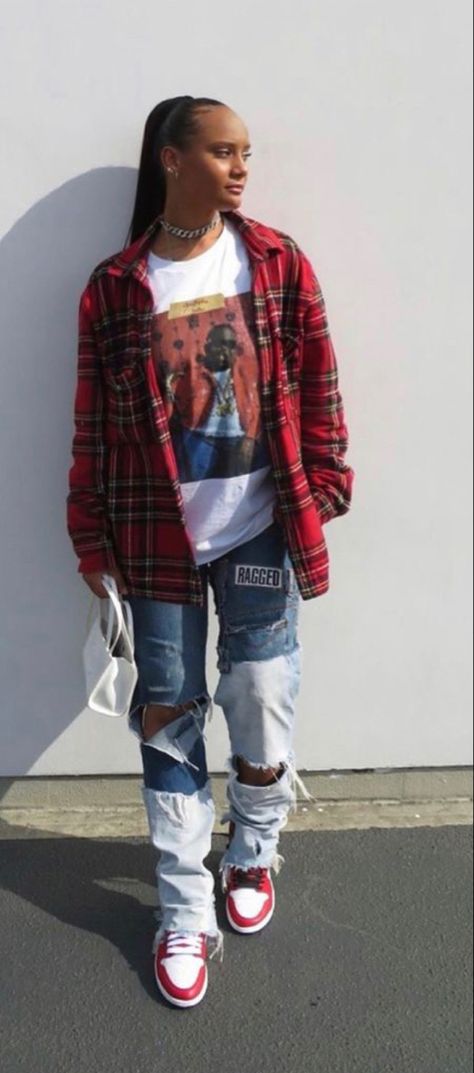 Graphic Tee And Flannel, Open Flannel Shirt Outfit, Flannel Streetwear Women, Flannel Outfits For Women, Thread Aesthetic, Flannel Streetwear, Cute Flannel Outfits, House Outfit, Flannel Shirt Outfit