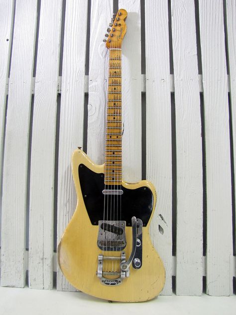 Awesome Fender Jaguar/Jazzmaster Telecaster combo by Fender Custom Shop Guitar Keys, Best Guitar Players, Fender Electric Guitar, Learning Guitar, Telecaster Guitar, Fender Guitar, Guitar Collection, Stringed Instruments, Guitar Gear