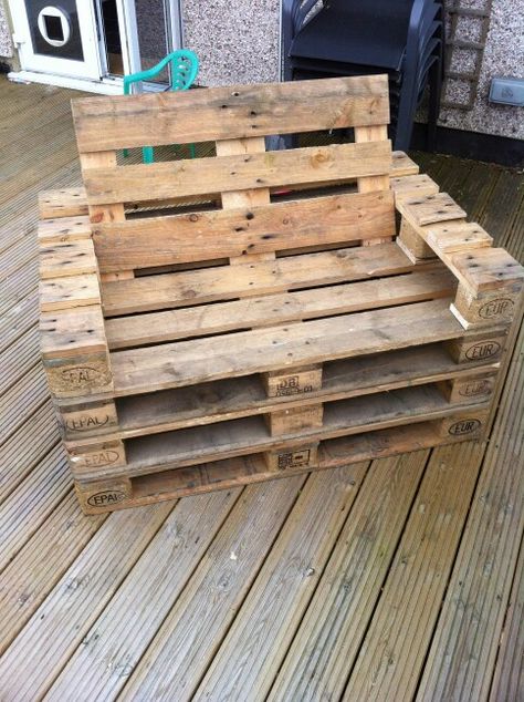 Pallet Ideas For Outside, Homemade Outdoor Furniture, Gray Patio Furniture, Palette Furniture, Diy Pallet Couch, Pallet Chair, Pallet Garden Furniture, Pallet Patio Furniture, Pallet Patio