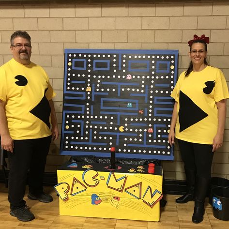 Pacman Trunk Or Treat Ideas, Pac Man Trunk Or Treat Ideas, Pac Man Trunk Or Treat, Game Trunk Or Treat, Trunk Or Treat Car Ideas, Man Video, Halloween Camping, Boat Parade, Man Games