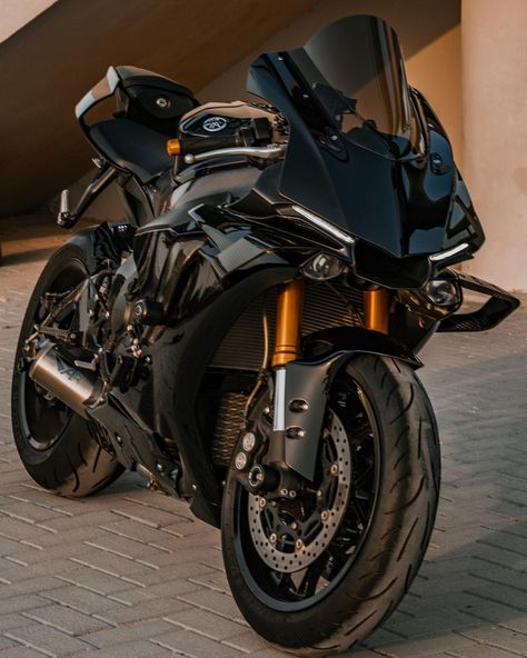 Phantom 🖤 Photographer @neco.graphy 🖤 #yamahar1 #r1 #rrneco | Instagram R3 Motorcycle, Moto Aesthetic, Future Bike, Yamaha R3, Best Motorbike, Stylish Bike, Image Moto, Motorcross Bike, Bike Aesthetic