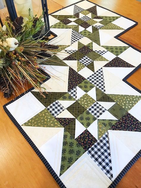 Fall Table Runner Patterns, Star Table Runner, Kitchen Sewing, Christmas Table Runner Pattern, Fall Quilt Patterns, Fall Quilt, Quilted Placemats, Runner Pattern, Farmhouse Quilts