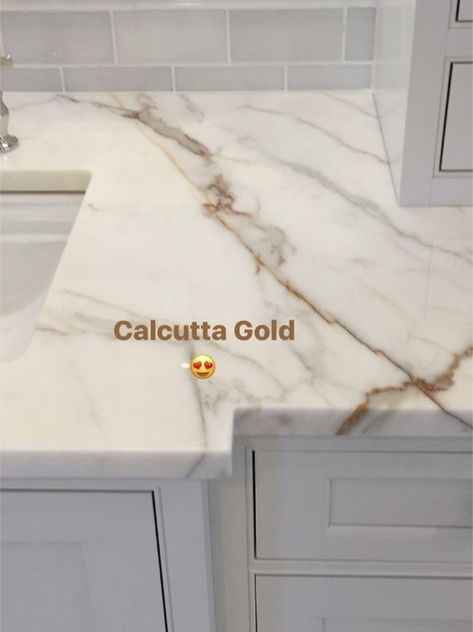 White Marble With Gold Veins Kitchen, White Kitchen Ideas Countertops, Calcutta Gold Granite Countertops, White Walls And Cream Cabinets, White Gold Countertops Kitchen, Calacata Countertops, White And Gold Countertops Kitchen, White Quartz Countertop With Gold Veins, Quartz With Gold Veining Kitchen