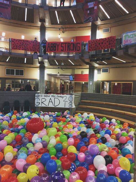 Grad Pranks High Schools, Grad Pranks, Senior Prank Ideas, Senior Year Pranks, Best Senior Pranks, High School Pranks, St Patricks Day Activities, Senior Year Diy, 3d Printing Ideas