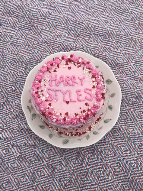 sami ♡ on Twitter: "happy birthday harry styles, i adore you 💓💕💘💗… " Harry Styles Cake, I Adore You, Adore You, Cake Ideas, Harry Styles, Frosting, Sprinkles, Birthday Cake, On Twitter