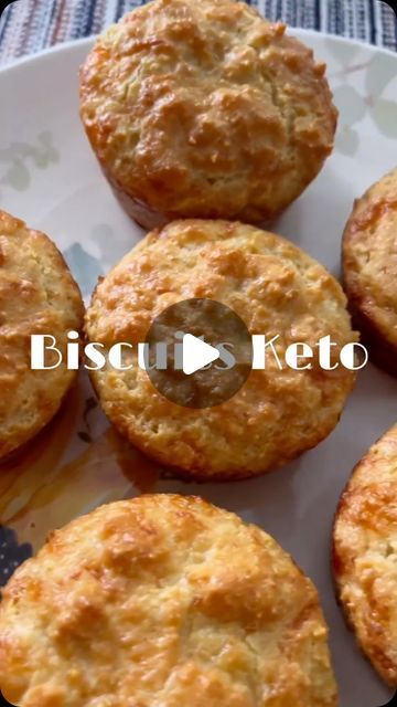 Tu plan keto ideal! on Instagram: "🥓🥦 ¡No más confusiones con la dieta keto! Nuestro #MétodoKetoFacil te ofrece: Recetas deliciosas y fáciles de preparar 🍖🥥 💬Grupo de ayuda 24/7🥑 Ejercicios en video para complementar tu dieta 🏋️‍♀️🤸‍♂️ Bonos exclusivos: guías sobre ayuno intermitente, trucos keto y más 📚🔥 ¡Todo lo que necesitas para tu transformación está en el link de nuestra biografía ! #lowcarb #recetasketo" Desayuno Keto, Postre Keto, Recetas Keto, Keto Bread, Low Carb Recipes, Biscuits, Vegan Recipes, Low Carb, Diet