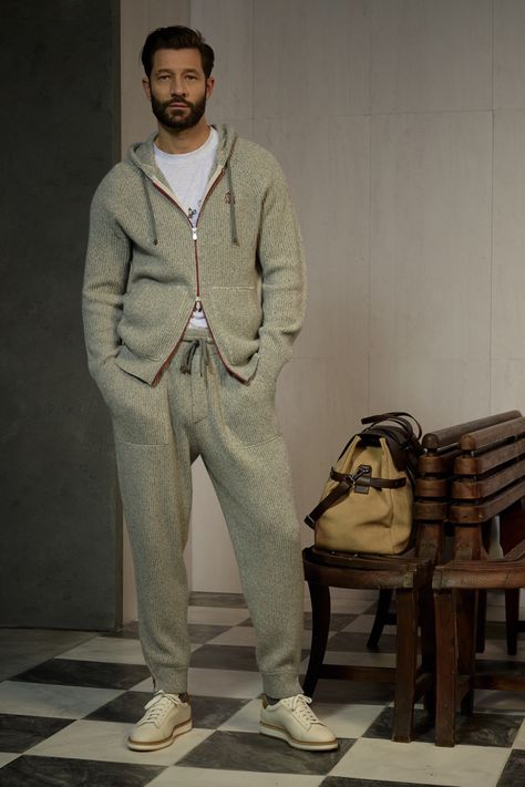 Bruno Cucinelli, Men Hair Color, Brunello Cucinelli Men, Soft Tailoring, Mens Fashion Smart, Menswear Fashion Show, Vogue Russia, Menswear Fashion, Denim Button Down