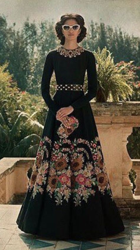 Sabyasachi Sabiya Sachi Dress, Sabiya Sachi Lehenga, Sabiya Sachi, Sabyasachi Anarkali, Nokshi Katha, Indian Wedding Reception Outfits, Sabyasachi Collection, Sabyasachi Mukherjee, Reception Outfits