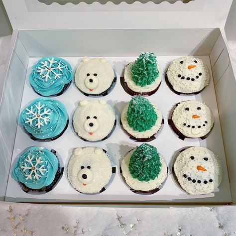 Snow Man Cupcake, Melting Snowman Cupcakes, Winter Wonderland Cupcake Ideas, Winter Cupcake Decorating Ideas, Winter Cupcakes Decorating, Christmas Bakesale, Snowman Competition, Snow Cupcakes, Winter Wonderland Cupcakes