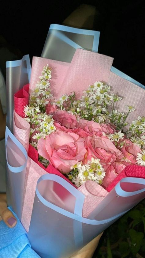 Flowers From My Boyfriend, Aesthetic Flowers Bouquets, Pink Flowers Aesthetic Bouquet, Flower Bouquet Snap, Flowers Aesthetic Bouquets, Bouquet Of Flowers From Boyfriend, Bouquet Of Flowers Aesthetic, Aesthetic Flower Bouquet, Flowers Bouquet Aesthetic