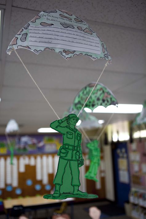 Toy Story themed classroom ~" Why army men wear camouflage" writing prompt Toy Soldier Classroom Door, Army Activities For Kids, Toy Story Activities, Soldier Craft, Military Preschool Activities, Toy Story Bulletin Board, Toy Story Classroom Theme, Disney Classroom Ideas, Ww2 Display Ks2