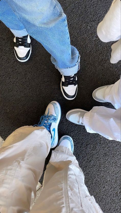 Shoes Snap With Friends, Friend Blue Aesthetic, Fake Shoe Snaps, Cute Dope Outfits, Friendship Photoshoot, Girls Night Party, Mode Turban, Cute Nike Outfits, Fashion Top Outfits