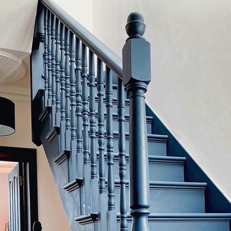 Katie Rowe on Instagram: "Tuesday Transformation ⚒️ 👉Swipe left for the before-and-after of our staircase. From a half-made stair and a bedroom without floors – pure reno chaos! To them painted deep blue/black and a peek into the back bedroom - I’ve accessorised with warm rusty orange accents which makes this space inviting and glow all year round. Don’t shy away from the dark side! This was a big decision as our hallway and lower landing have very little natural light. But I’m so glad we went through with the darker shade - it adds depth and elegance to the space. 🌚 ✨" Painted Open Stairs, Stairs And Banister Ideas, Dark Painted Stairs, Navy Staircase Banister, Hague Blue Staircase, Navy Painted Stairs, Navy Blue Staircase, Monochrome Staircase, Navy Bannister Rail