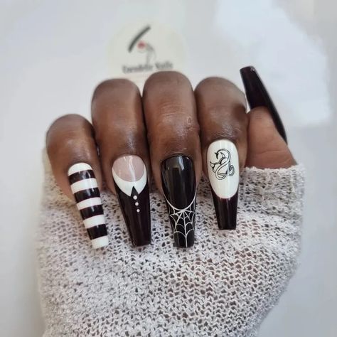 Addams Nails, Wednesday Addams Nails, Wednesday Nails, Wednesday Christmas, Nails Inspired, Goth Nails, Nails Christmas, Nails For Kids, Celebrity Style Red Carpet