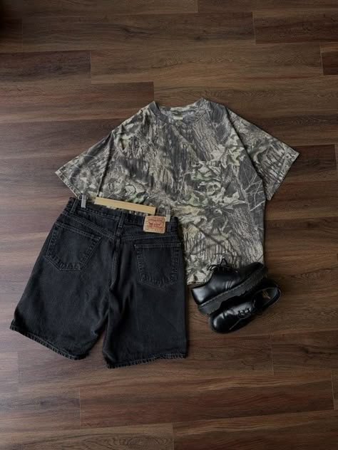 Camo Jorts Outfit, Camo Tshirt Outfit, Camo Shirt Outfit, Camo Shirt, Camo Outfits, Shoes Outfit Fashion, Street Fashion Men Streetwear, Taylor S, Guys Clothing Styles