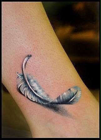 White Feather Tattoos, Feather Tattoo Ankle, Small Feather Tattoo, Tato 3d, Tatoo 3d, Tattoo Feather, Feather Tattoo Design, Polynesian Tattoos, Geometric Tattoos