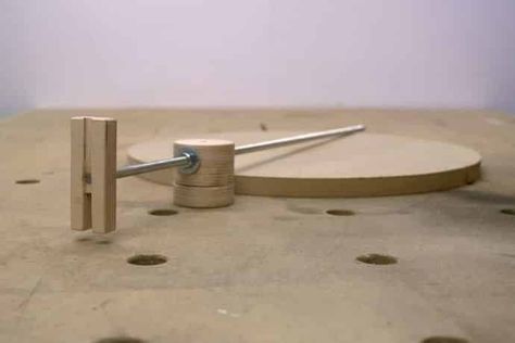 In this step-by-step building guide, you will discover how to make a router circle jig to make wooden circles without center holes. Circle Jig, Step Building, Work Shop Building, Wood Jig, Diy Router, Router Jig, Woodworking Jig, Epoxy Glue, Center Point