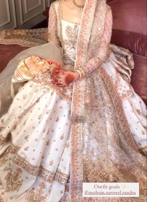 Nikkah Board, Nikkah Brides, Pakistani Attire, Nikkah Bride Dress, Grown Dress, Nikkah Bride, Desi Clothing, Nikah Outfit, Desi Fits