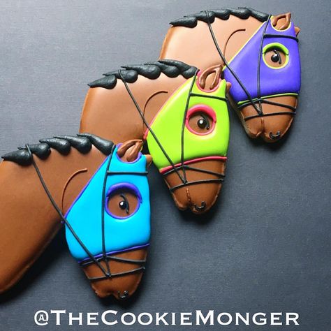 Kentucky Derby Cookies, Derby Cookies, Sport Cookies, Decorated Horse, Derby Party Decorations, Horses Western, Racing Party, Icing Ideas, Horse Cookies