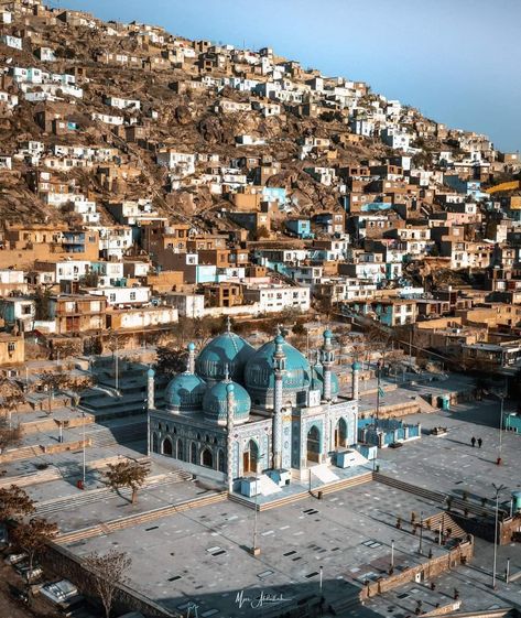 Afghanistan 🇦🇫 on Twitter: "Kart-e Sakhi of Kabul. 📸: Meer Abdullah… " Battle Of Gaugamela, Islamic Emirate Of Afghanistan, Afghanistan Photography, Afghanistan Culture, Kabul Afghanistan, South Asia, World Cultures, Beautiful Architecture, Vibrant Blue