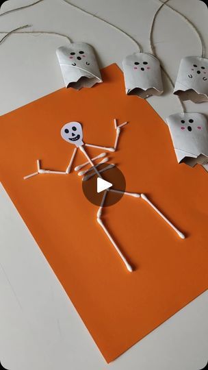 Diy Skeleton, Spooky Scary Skeletons, Andrew Gold, Bricolage Halloween, Halloween Decorations For Kids, Diy Halloween Projects, Halloween Activities For Kids, Teachers Halloween, Scary Halloween Decorations