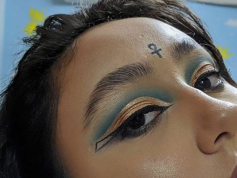 Egyptian eyeshadow egyptian eyeliner egyptian makeup Halloween ancient Egyptian costume Halloween Ancient Egyptian Eyeliner, Eygptain Makeup, Egyptian Eyeshadow, Egyptian Inspired Makeup, Anubis Makeup, Egyptian Makeup Goddesses, Ancient Egypt Makeup, Wanda Outfit, Ancient Egyptian Makeup