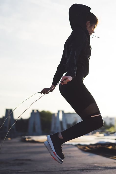 We Asked an Expert If Jumping Rope Burns Belly Fat — Here’s What They Said Best Diet Drinks, Organic Smoothies, Jump Rope Workout, Jumping Rope, Weight Changes, Popsugar Fitness, Natural Cough Remedies, Lose 40 Pounds, Boost Your Metabolism