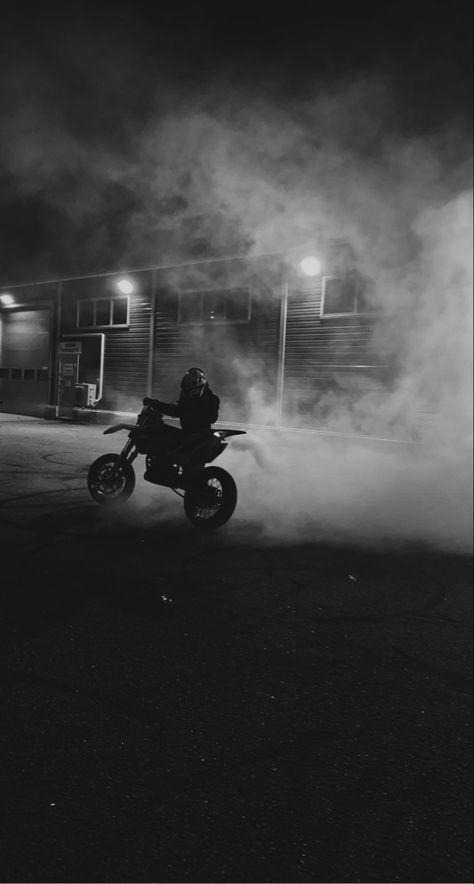 Late Night Vibes, Bros 160, Cool Dirt Bikes, Image Moto, Motorcross Bike, Bike Aesthetic, Motorcycle Wallpaper, Motorcycle Aesthetic, Biker Aesthetic