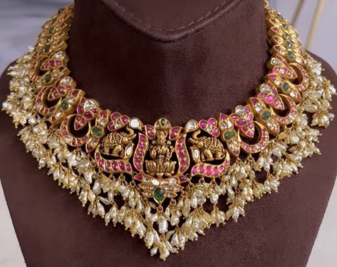 Guttapusalu Necklace, Antique Necklaces Design, Black Beads Mangalsutra Design, Indian Bridal Jewelry Sets, Bridal Jewelry Vintage, Diamond Wedding Jewelry, Antique Jewellery Designs, Gold Jewelry Simple Necklace, Kundan Choker