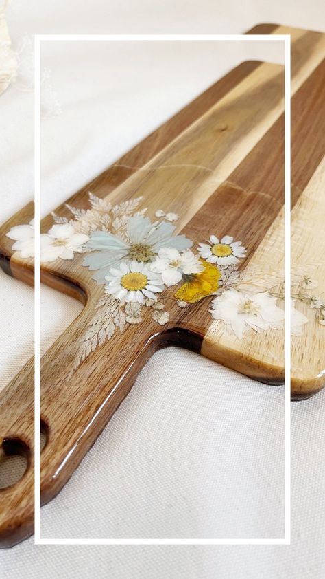 Resin Boards, New Project Ideas, Resin Art Painting, Resin Wall Art, Resin Pour, Resin Furniture, Resin Projects, Diy Resin Art, Floral Craft