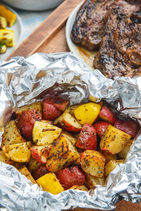 Greek Lemon Foil Roasted Potatoes Meals For Camping, Potato Packets, Chicken Foil Packets, Foil Pack Dinners, Foil Dinners, Greek Potatoes, Foil Packet Meals, Foil Packet, Roasted Potato Recipes