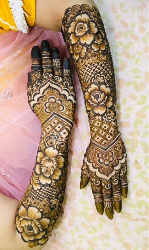 Bridel Mehandi Full Hand Simple, Mehandi Designs For Full Hands, Back Hand Mehndi Designs Bridal, Bride Mehndi Designs, Bridal Back Hand Mehndi Design, Small Mehndi Designs, Back Hand Bridal Mehndi Designs, Small Mehndi, Mehndi Designs For Front Hand