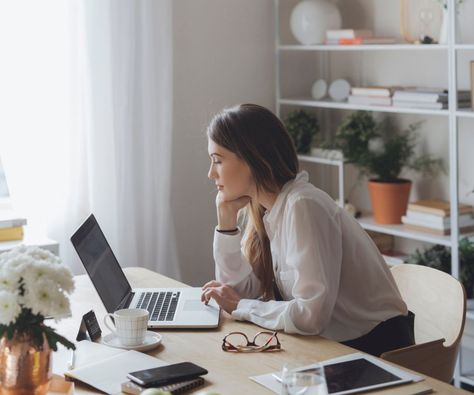 5 Things Successful Women Do on Fridays So Monday Isn’t a Nightmare Woman Studying Aesthetic, Corporate Woman, Mental Break, Fire Drill, Professional Profile, Physical Space, Difficult Conversations, A Nightmare, Successful Women