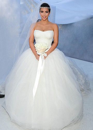 Kim K Wedding Dress, Kim K Wedding, Kim Kardashian Wedding Dress, Vera Wang Wedding Gowns, Kim Kardashian Wedding, Kardashian Wedding, Celebrity Bride, Vera Wang Wedding, Celebrity Wedding Dresses