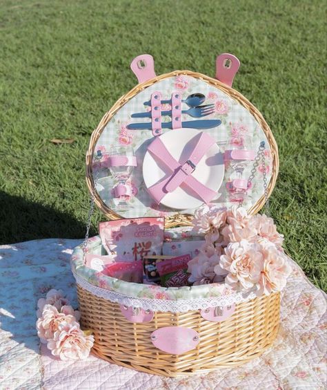 Picnic Inspiration, Picnic Birthday, Tea For Two, Picnic Date, The Embrace, Picnic Party, Gingham Check, Soft Girl, The Stage