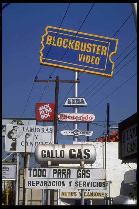 The golden age of the video rental store through vintage photographs, 1970-1990 - Rare Historical Photos Video Rental Store, Video Technology, Land Of The Lost, Blockbuster Video, Environment Painting, Rare Historical Photos, Video Store, Jack In The Box, The Amazing World Of Gumball