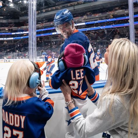 New York Islanders Aesthetic, Cold Reference, Hockey Family, Islanders Hockey, Hockey Game Outfit, Ny Islanders, Hockey Wife, Hockey Girlfriend, Hockey Kids