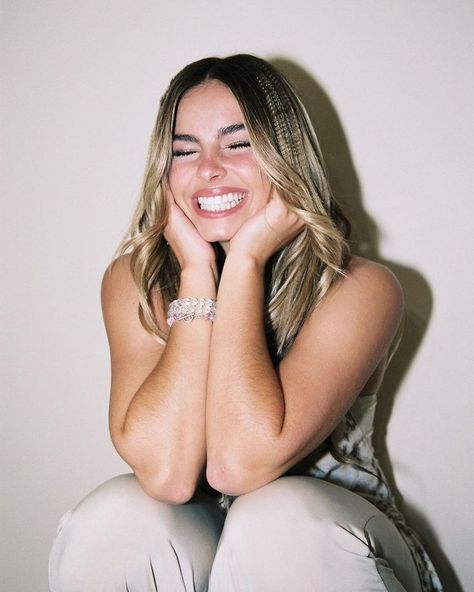 The Fairly Oddparents, Wife And Kids, Addison Rae, Famous Girls, Angel Face, Iconic Photos, Friend Photoshoot, Charli D Amelio, Rare Photos