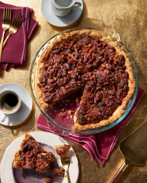 Date and Walnut pie Spring Cooking, Date And Walnut, Walnut Pie, Fruit Pies, Recipes To Cook, Cream Pies, Baking Project, Best Dessert Recipes, Pecan Pie