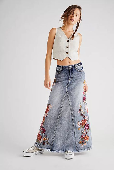 Diy Denim Skirt, Maxi Skirt Fall, Ropa Upcycling, Fall Maxi, Denim Tunic, Free People Maxi, Denim Maxi, Denim Crafts, Denim Diy