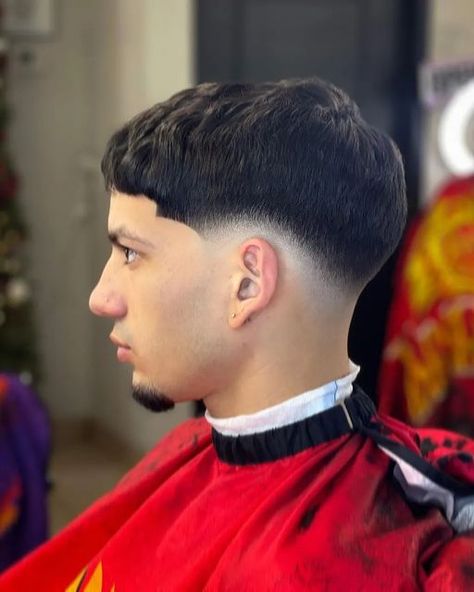 Cortes De Cabello Corto Hombre, Low Fade Redondo, Men Short Hair Fade, Boys Fade Haircut, Fade Haircut Designs, Low Taper Fade Haircut, Taper Fade Curly Hair, Short Fade Haircut, Curly Hair Fade