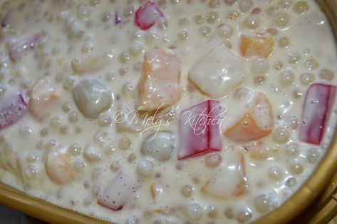 Tapioca Fruit Salad Recipe, Tapioca Salad, Filipino Fruit Salad, Fruit Cocktail Salad, Cocktail Salad, Tapioca Dessert, Sago Recipes, Tapioca Recipes, Hawaiian Desserts