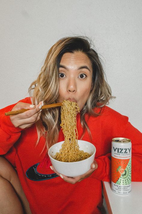 Eating Noodles Photography, Eating Noodles Reference, Noodle Photoshoot, Eating Noodles Pose, Eating Noodles Drawing, Ramen Photoshoot, Instant Noodles Aesthetic, Food Poses, Port Photography